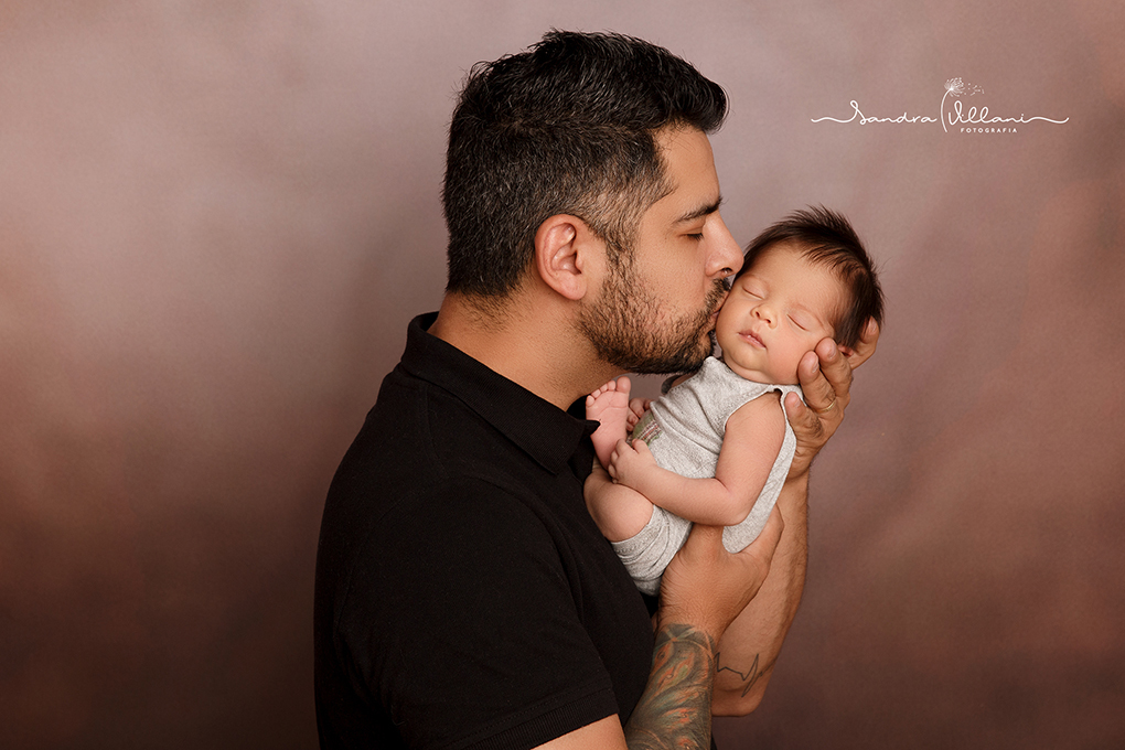 ensaio newborn realizado em São Caetano do Sul - SP com o pai