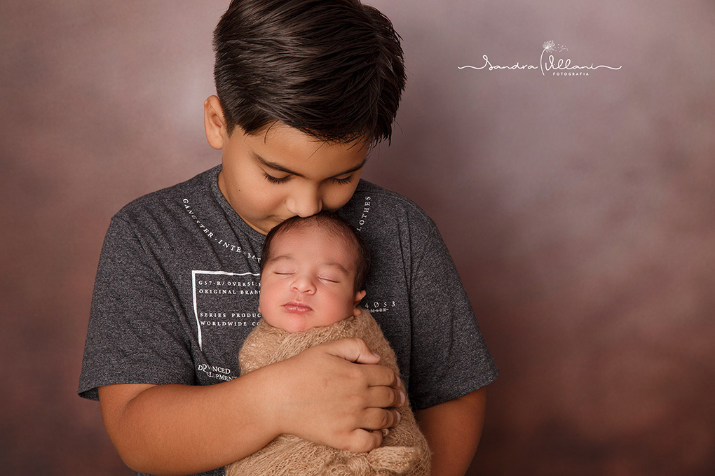 ensaio newborn realizado em São Caetano do Sul - ABC - SP com o irmão