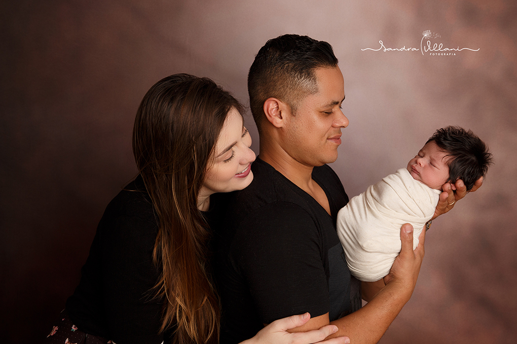 ensaio newborn ou recém nascido realizado em São Caetano do Sul - ABC - SP com os pais