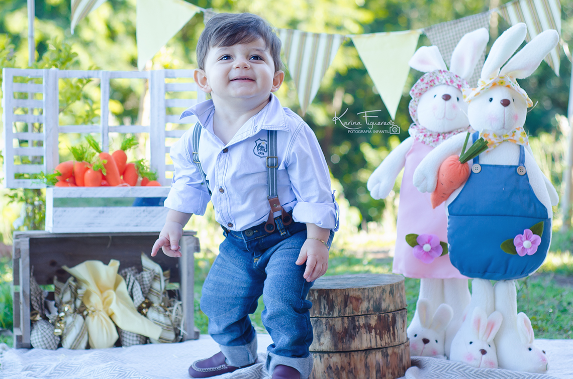 foto de criança com coelho de páscoa em Campinas por Karina Figueredo