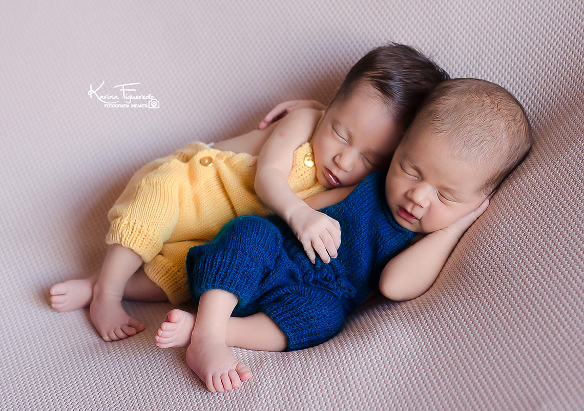 fotografia de ensaio newborn de gemeos em campinas sp por karina figueredo