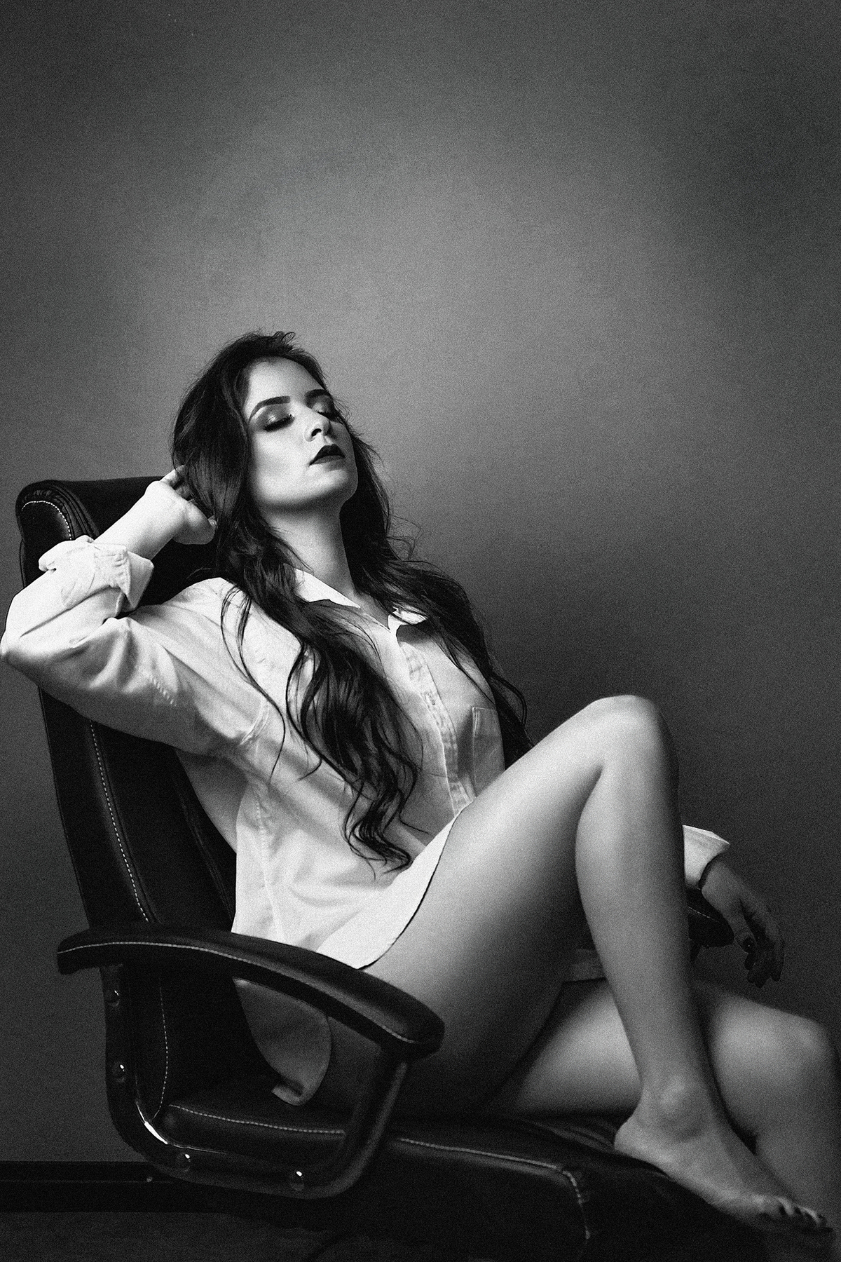 Jessica Cavalcanti, atriz e modelo da região sudoeste da Bahia, cidade de Barreiras, posando em estúdio.