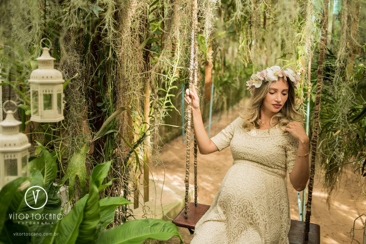 Gestante raissa no ensaio fotográfico de gestante no orquidário ed mattos em natal rn, por vitor toscano.