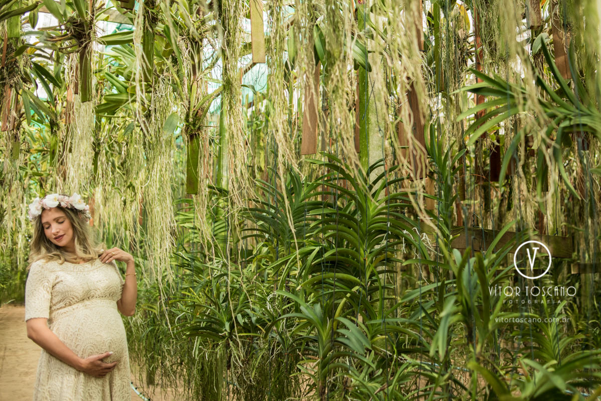 Gestante raissa no ensaio fotográfico de gestante no orquidário ed mattos em natal rn, por vitor toscano.