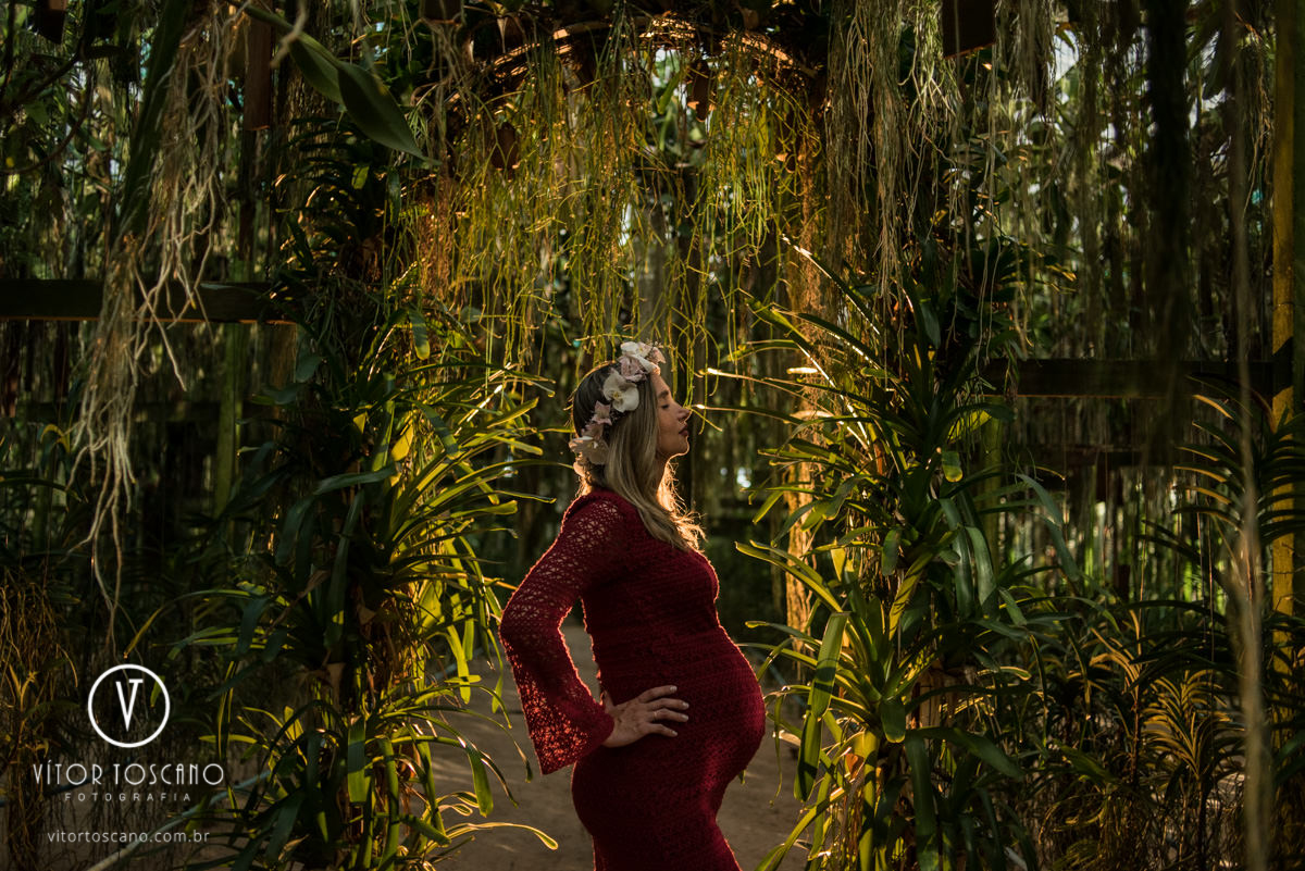 Gestante raissa no ensaio fotográfico de gestante no orquidário ed mattos em natal rn, por vitor toscano.
