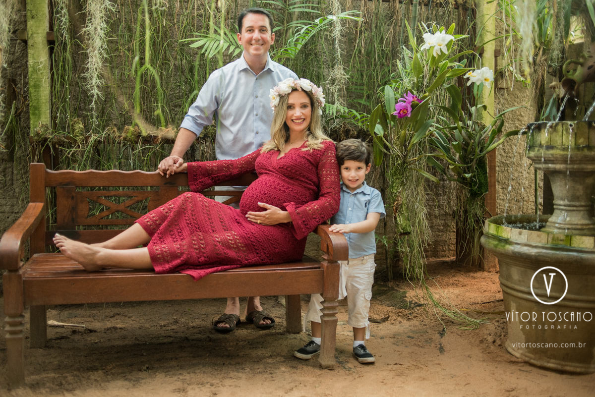 Gestante raissa no ensaio fotográfico de gestante no orquidário ed mattos em natal rn, por vitor toscano.