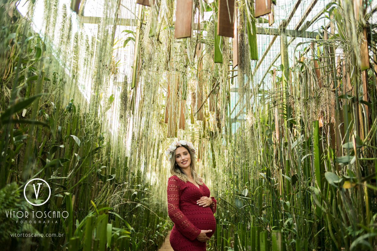 Gestante raissa no ensaio fotográfico de gestante no orquidário ed mattos em natal rn, por vitor toscano.