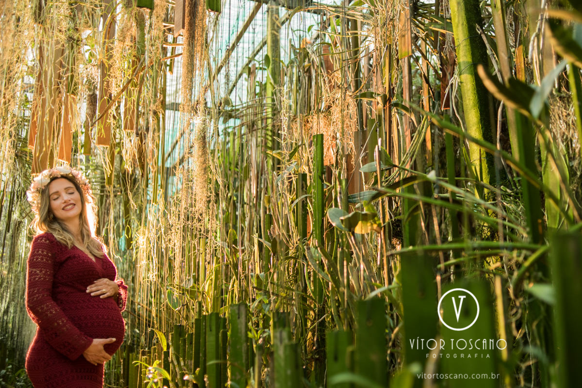 Gestante raissa no ensaio fotográfico de gestante no orquidário ed mattos em natal rn, por vitor toscano.