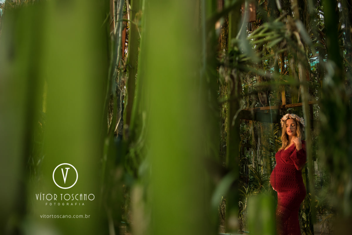 Gestante raissa no ensaio fotográfico de gestante no orquidário ed mattos em natal rn, por vitor toscano.