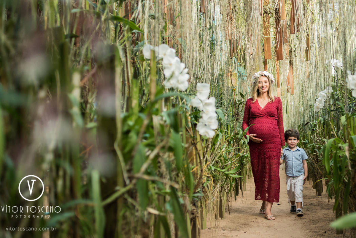 Gestante raissa no ensaio fotográfico de gestante no orquidário ed mattos em natal rn, por vitor toscano.