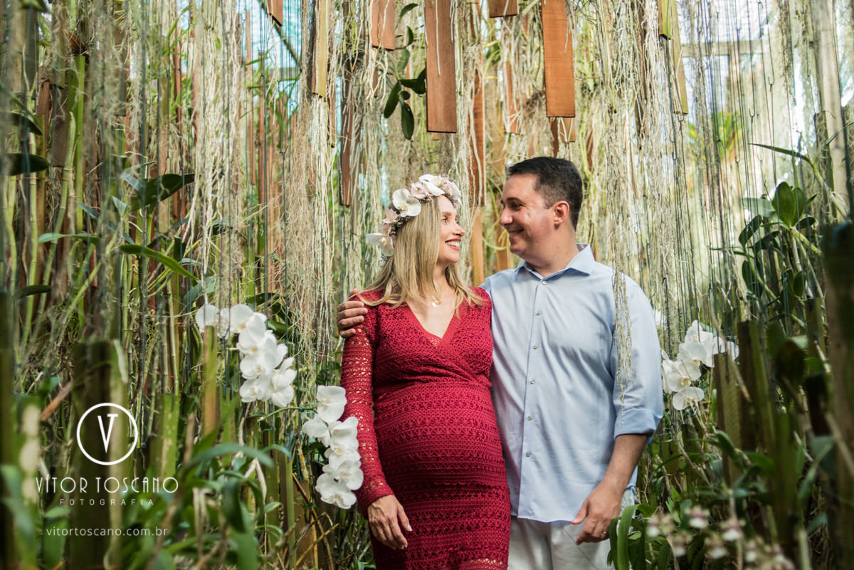 Gestante raissa no ensaio fotográfico de gestante no orquidário ed mattos em natal rn, por vitor toscano.