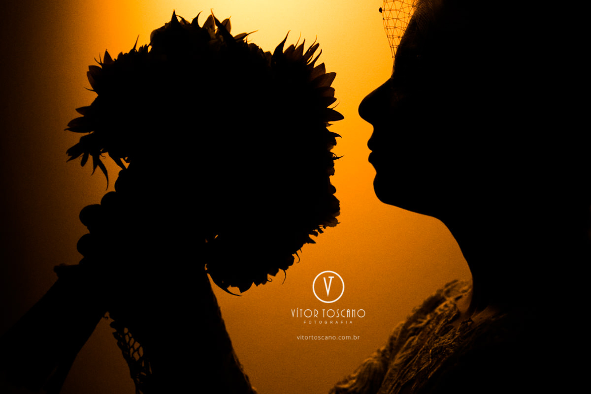 Silhueta do buque no casamento de Karol e Andre, na pousada Macamirim em Natal RN.