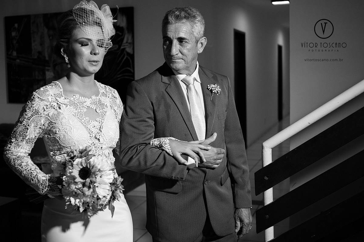 Noiva e seu pai no casamento de Karol e Andre, na pousada Macamirim em Natal RN.