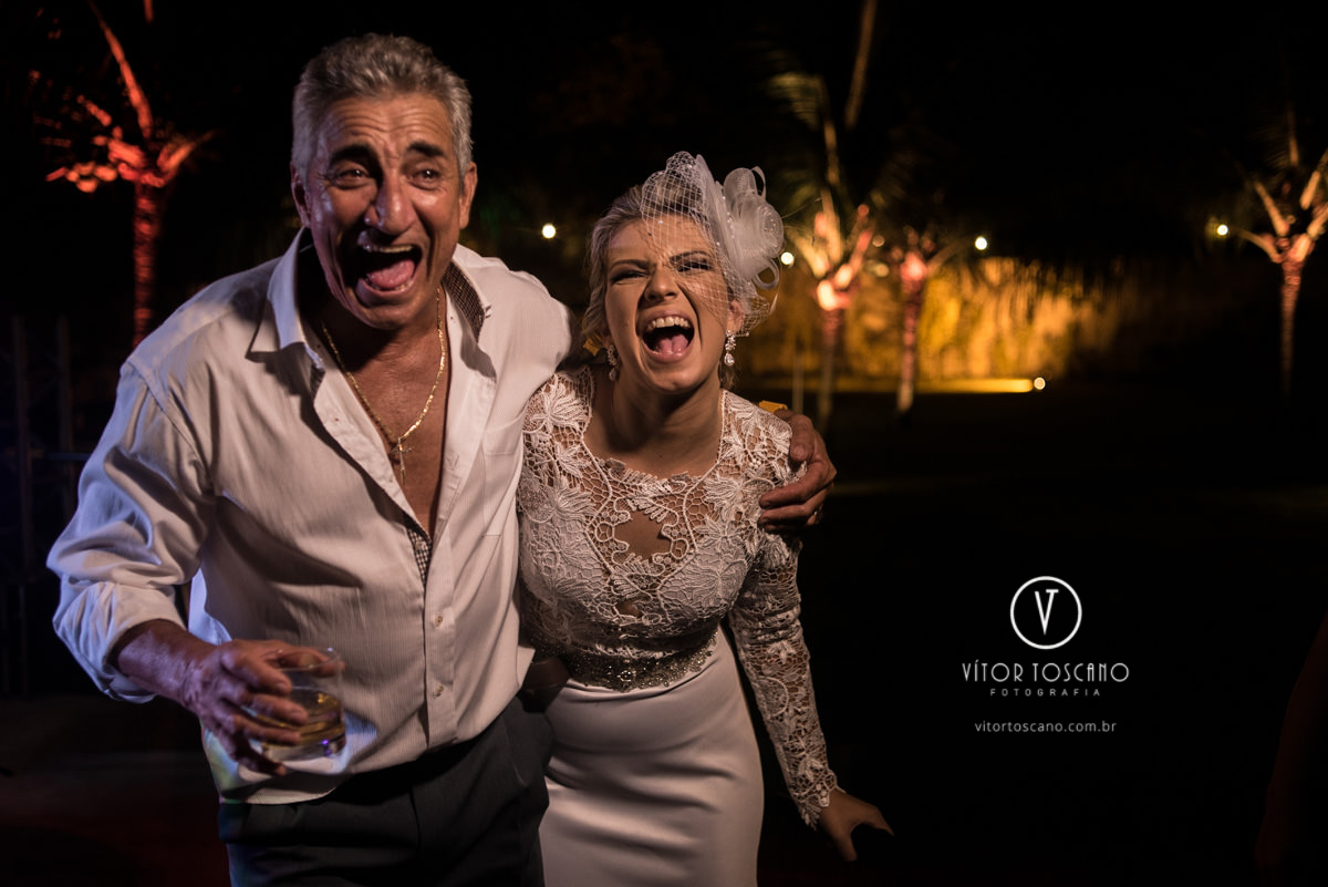 Noiva e seu pai Sessão dos noivos no casamento de Karol e Andre, na pousada Macamirim em Natal RN.