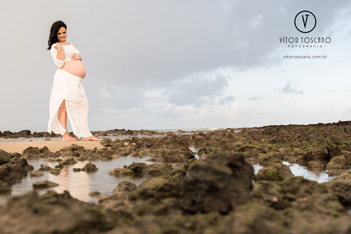 Gestante Flaviane durante o ensaio de gestante em Natal RN com vitor toscano