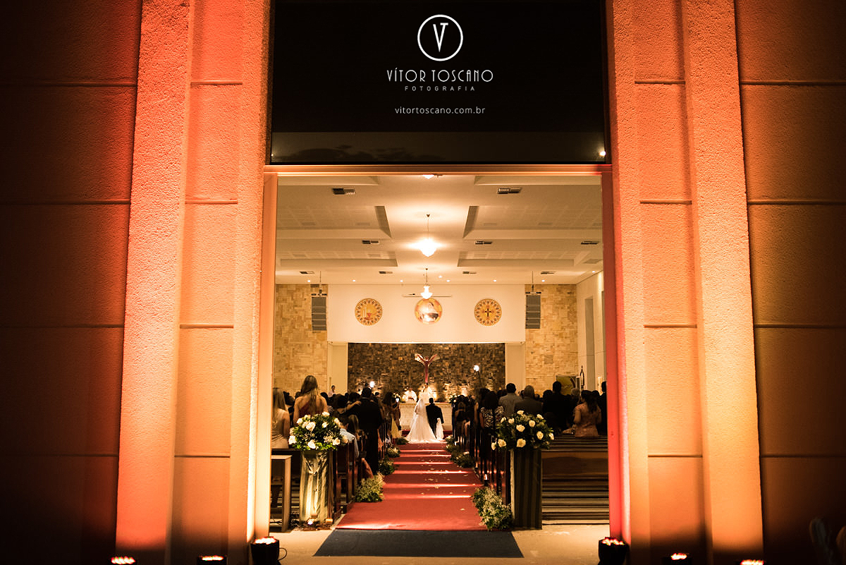 Noivos no altar no casamento de priscila e raoni em natal rn.