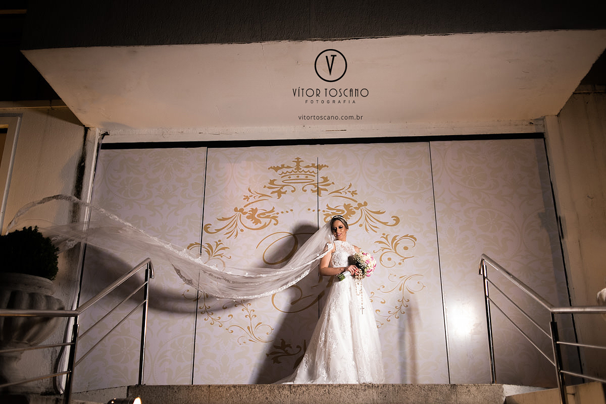 Noiva na frente da recepção no casamento de priscila e raoni em natal rn.