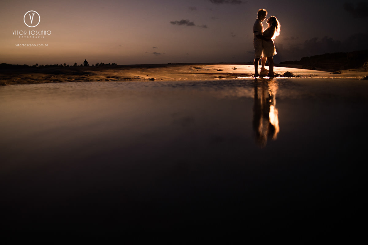 reflexo do casal no lago no ensaio pre wedding de monick e jhonatan