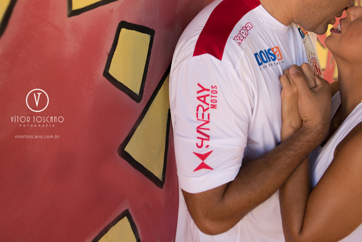 Noivos durante o ensaio fotográfico de Jucielly e Auderi, em Natal-RN.