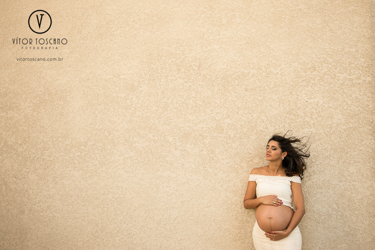 Cabelos ao vento da gestante durante o ensaio fotográfico da Gestante Marta, em Natal-RN.