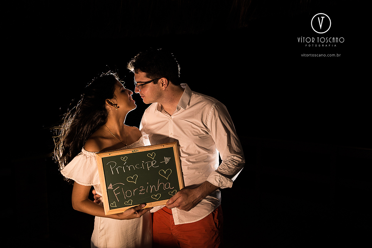 Save the date dos noivos durante o ensaio fotográfico do casal Rafael e Andreza, em Natal-RN.