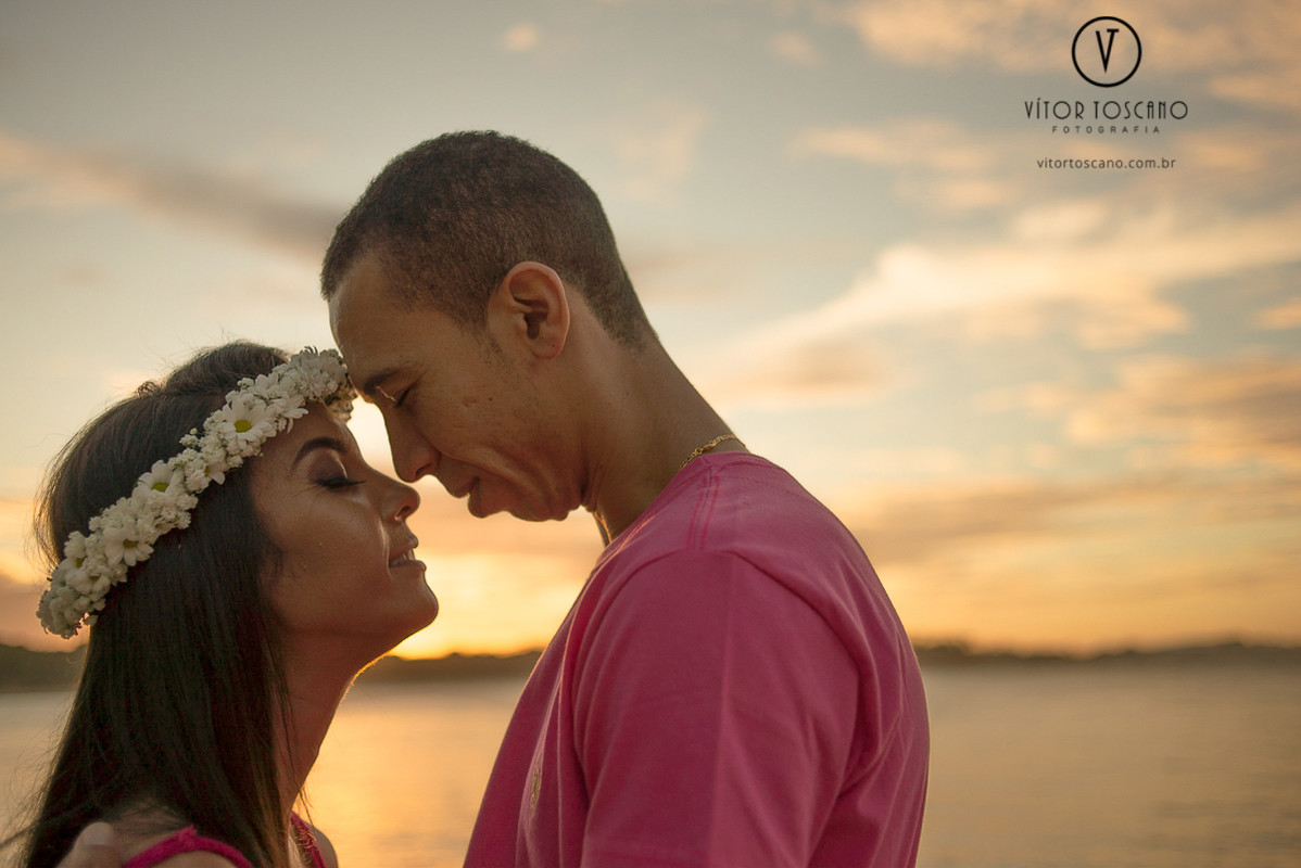 Perfil do casal durante o ensaio fotográfico de André e Laudiceia, em Pipa-RN.