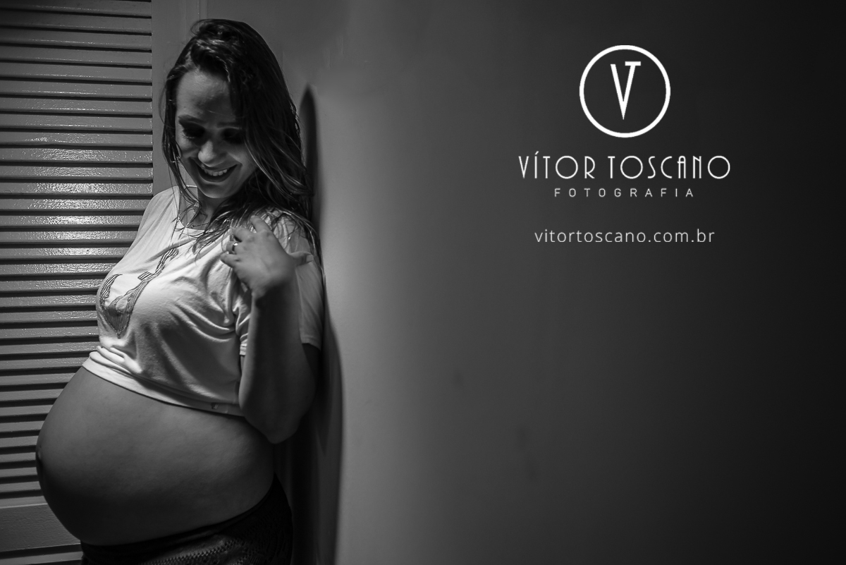 Sutileza da gestante durante ensaio fotográfico, em Natal-RN.