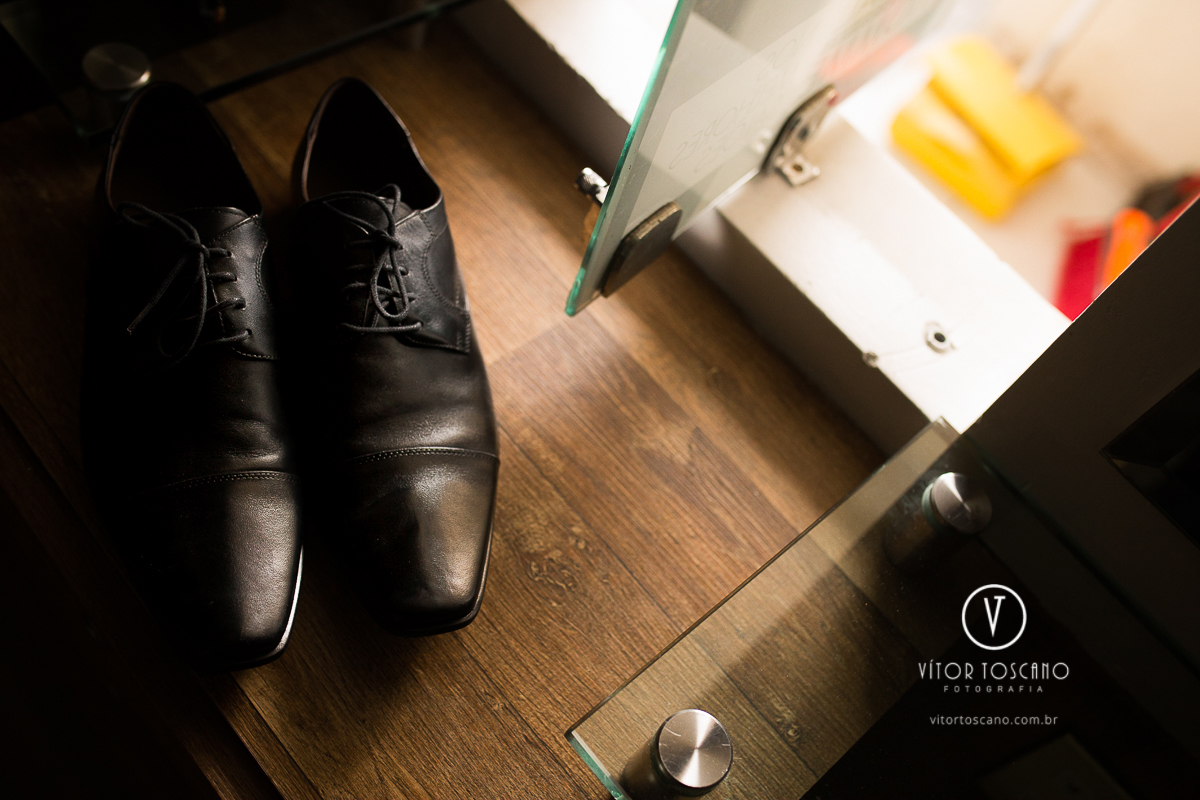 Sapato do noivo no making off do casamento de Jucielly e Auderi, em Natal-RN.