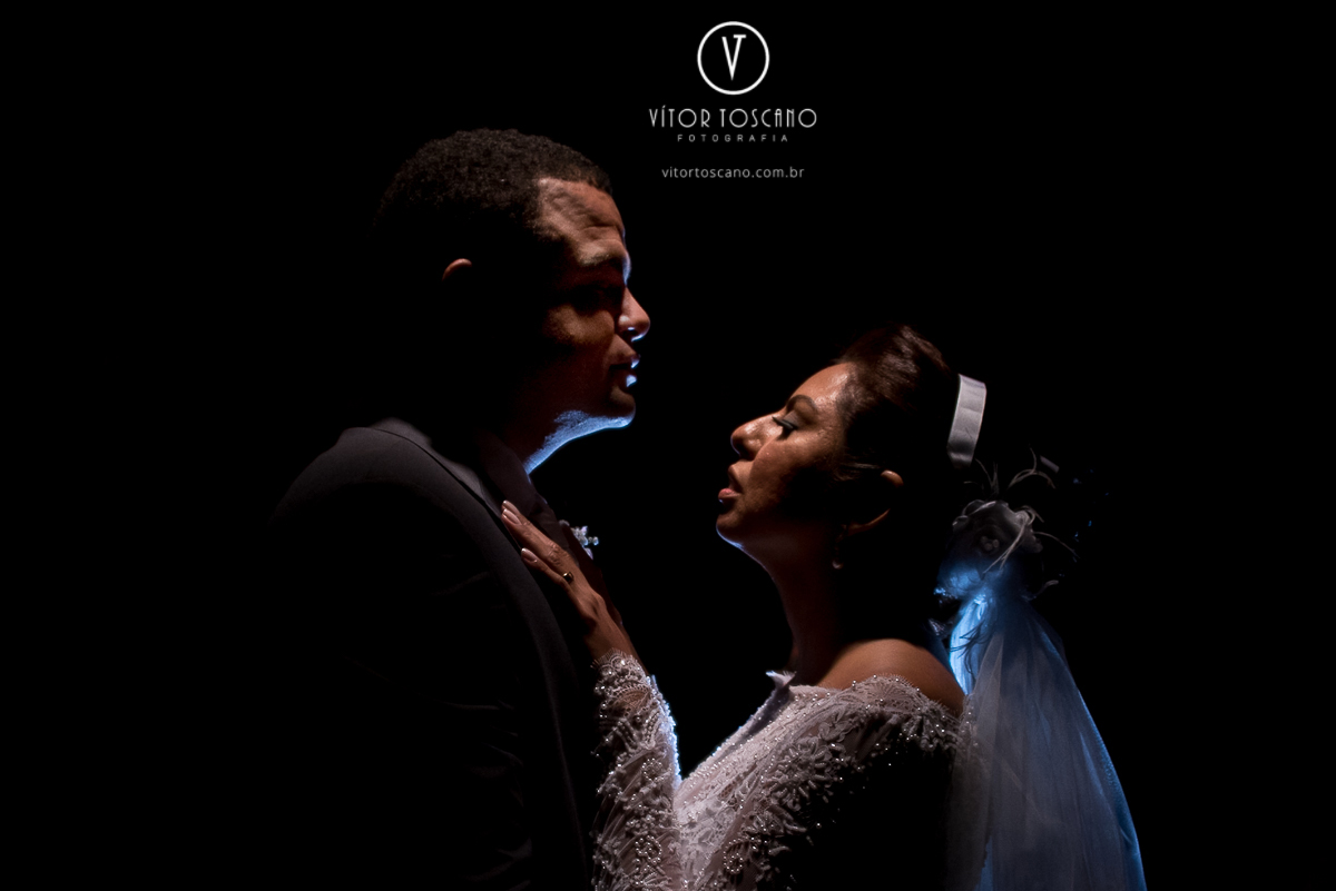 Contraste frio e quente na sessão dos noivos nocasamento de Jucielly e Auderi, em Natal-RN.