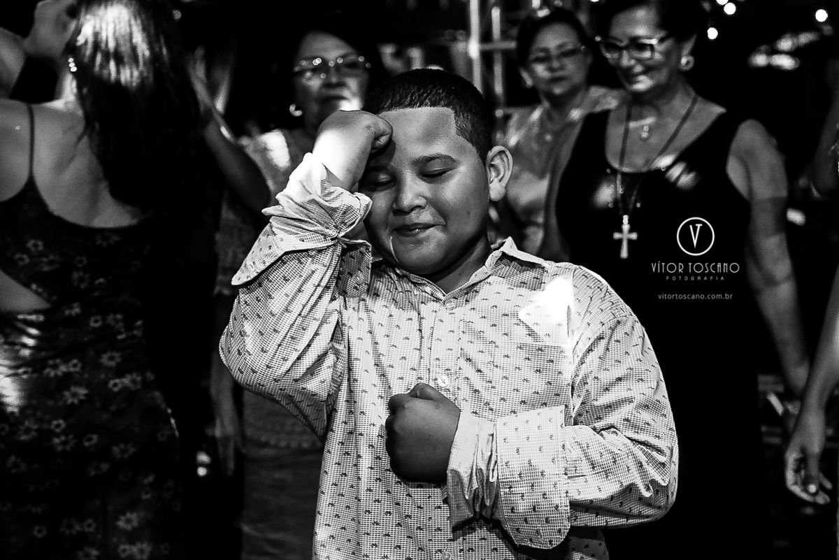 Criança na sofrência no casamento de Jucielly e Auderi, em Natal-RN.