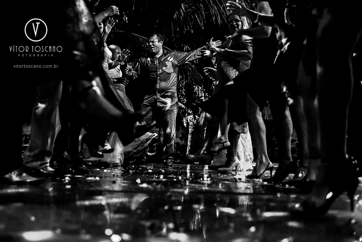 Corredor de pernas até o tiozão dançando no casamento de Jucielly e Auderi, em Natal-RN.