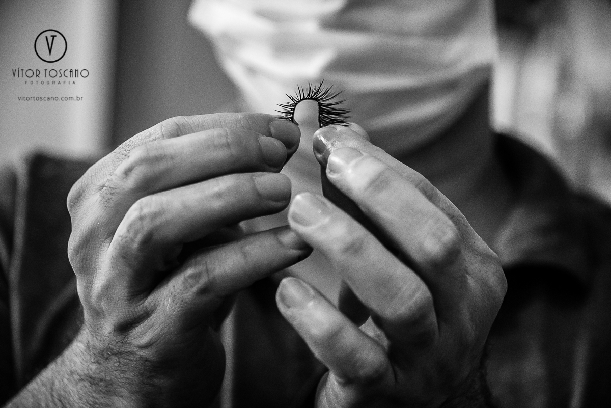 Making off do casamento de Andre e Laudicéia em Natal-RN. Detalhe do cílio postiço,