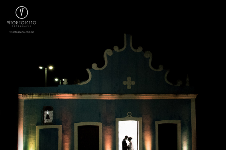 Foto na frente da igreja no casamento de Andre e Laudiceia em Natal-RN.