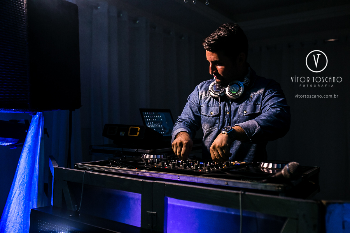 Dj Sheldon comandando a pick up no casamento de Andre e Laudiceia, em Natal-RN.
