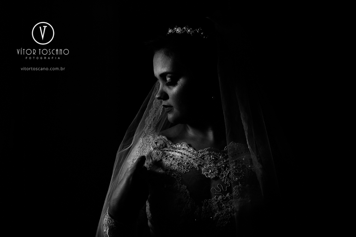 Noiva posando no making off do casamento de Flavia e Tulio, em Natal-RN.