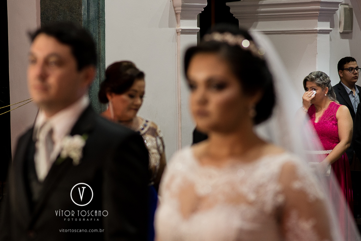 Madrinha chorando no casamento de Flavia e Tulio, em Natal-RN.