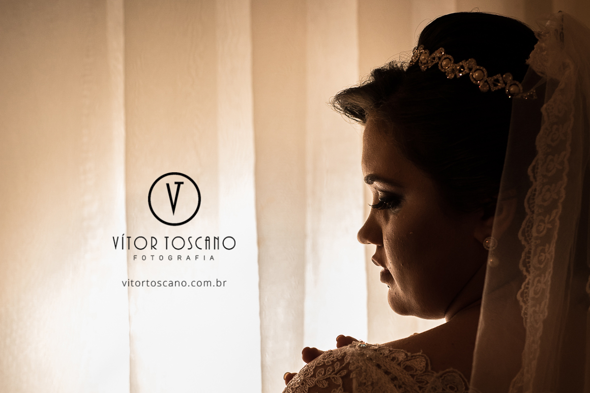 Noiva de perfil casamento de Flavia e Tulio, em Natal-RN.