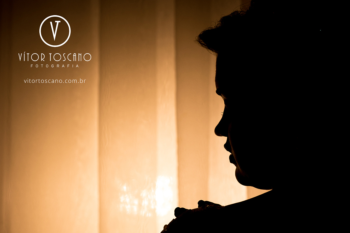 Silhueta da noiva no casamento de Flavia e Tulio, em Natal-RN.