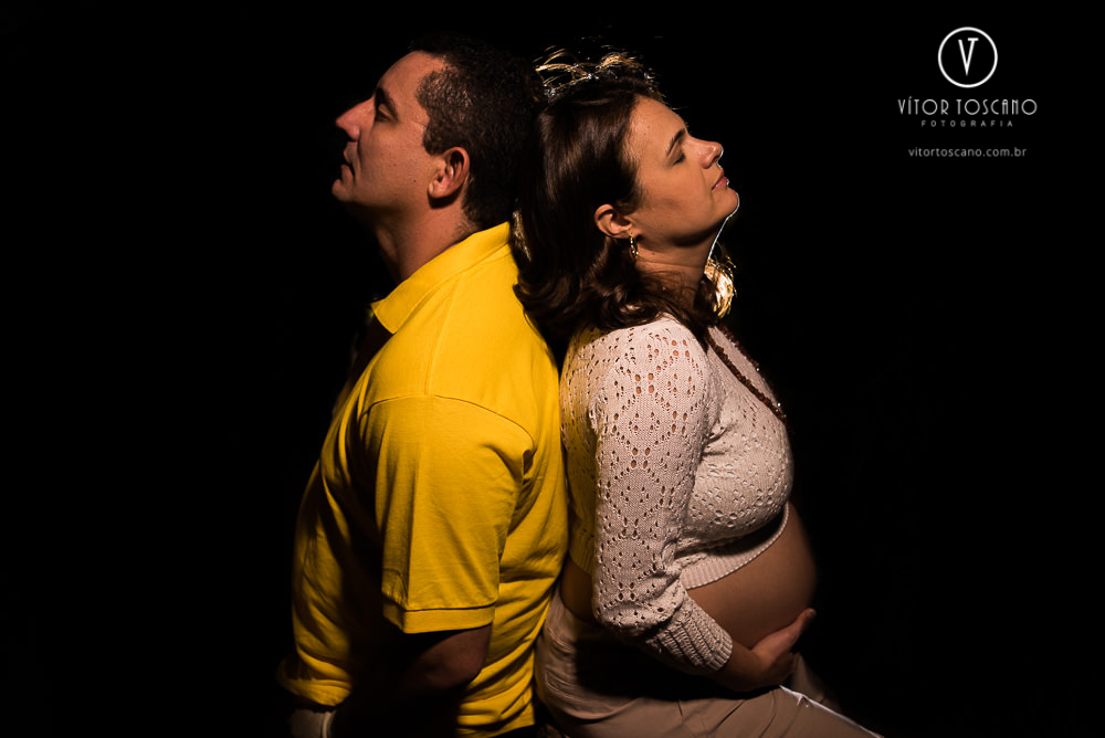 Casal se sentindo no  ensaio de gestante, em São Miguel do Gostoso-RN.