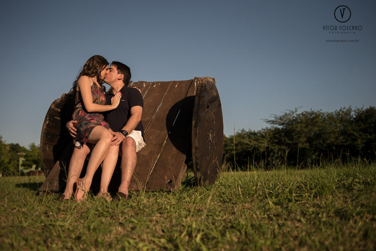 Casal se beijando no ensaio de casal de Andreza e Thales em Macaiba - RN