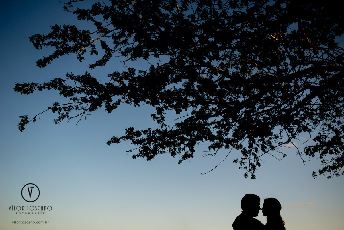 Silhueta do casal no ensaio de casal de Andreza e Thales em Macaiba - RN