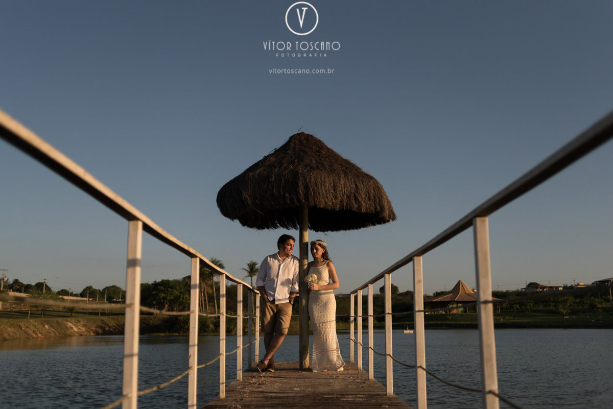 Casal na ponte no ensaio de casal de Andreza e Thales em Macaiba - RN