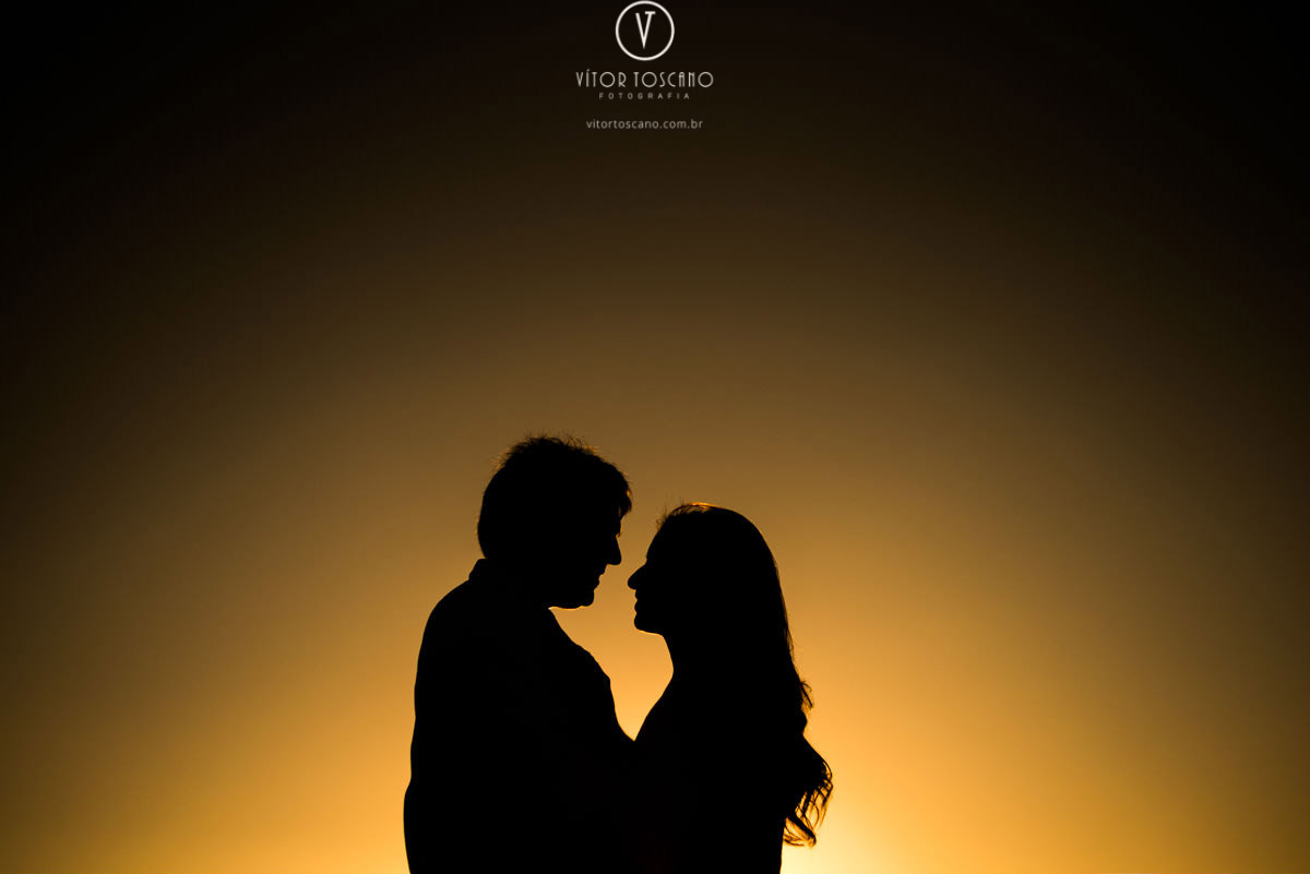 Silhueta do casal no ensaio de casal de Andreza e Thales em Macaiba - RN