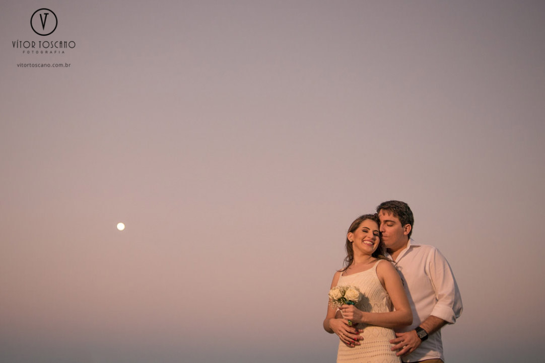 Casal à luz do luar no ensaio de casal de Andreza e Thales em Macaiba - RN