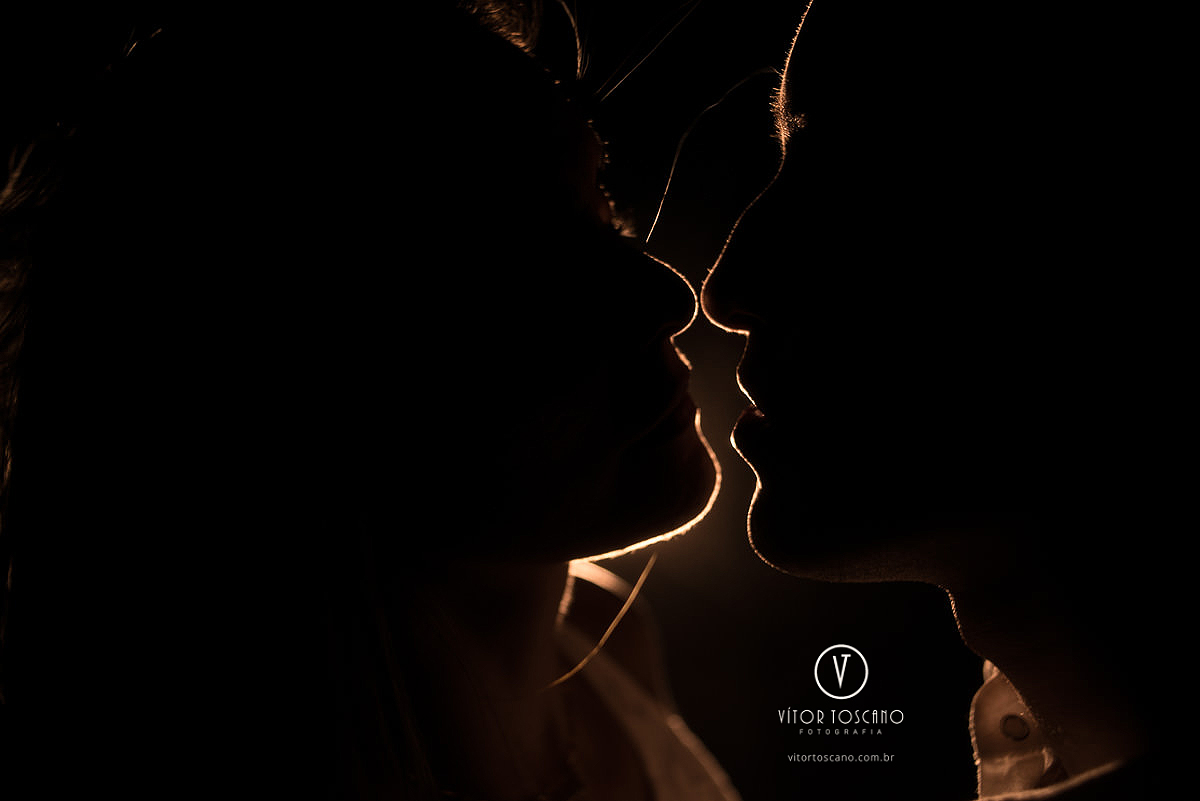 Detalhe do casal no ensaio de Luana e Everton, em Pipa - RN.