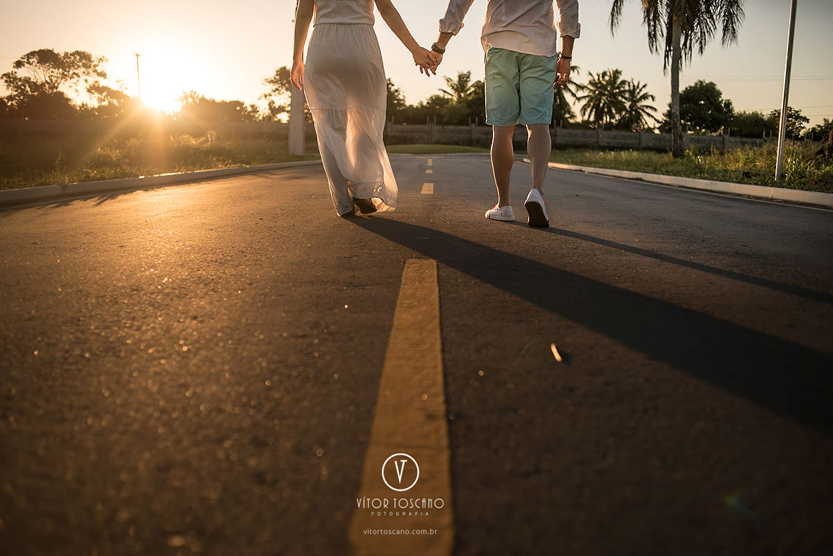 Idas e vindas na estrada da vida no  ensaio de casal de Karolina e Andre, em Pium-RN.