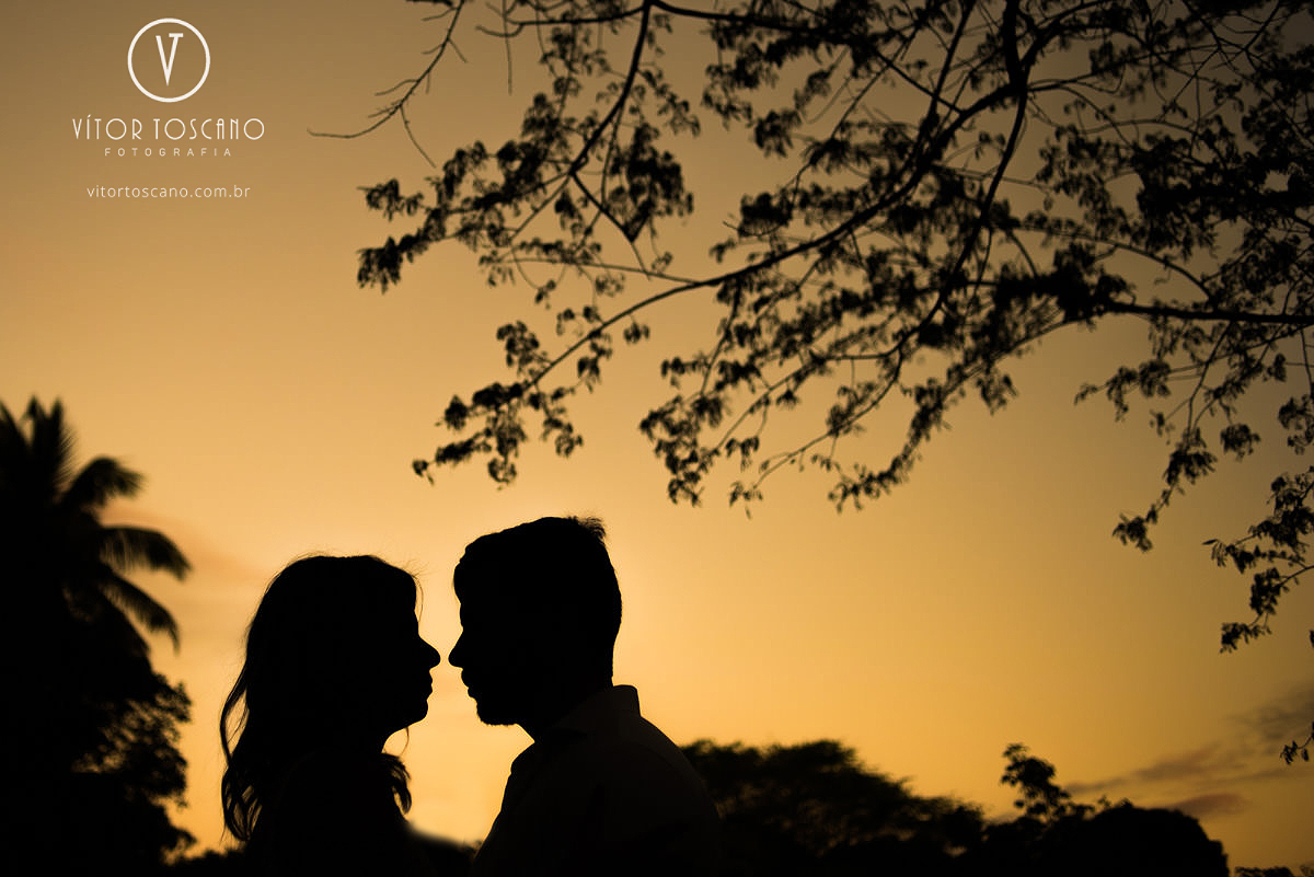 Silhueta do casal no  ensaio de casal de Karolina e Andre, em Pium-RN.
