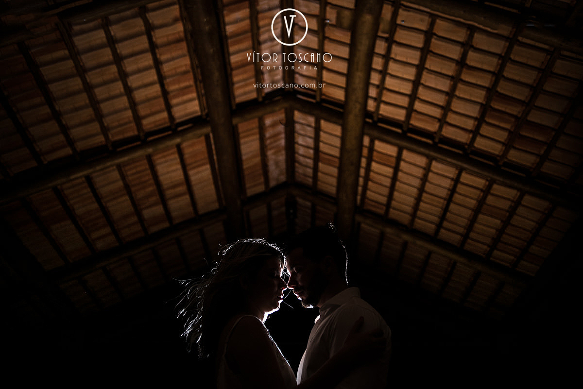 Silhueta do casal no  ensaio de casal de Karolina e Andre, em Pium-RN.