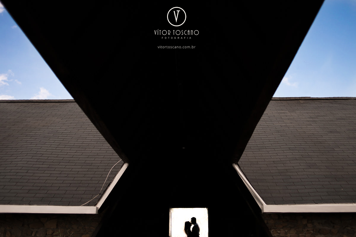 Silhueta do casal no ensaio de casal de Tunisia e Felipe, em Monte das Gameleiras, RN.