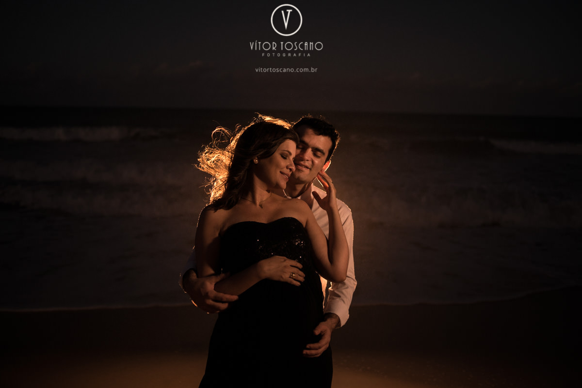 Casal namorando noensaio de gestante de Ana Flora em Natal-RN.